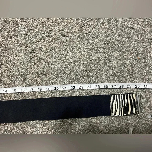 Zebra Print leather belt Black and White Silver clasp  black stretch size large - Picture 9 of 9